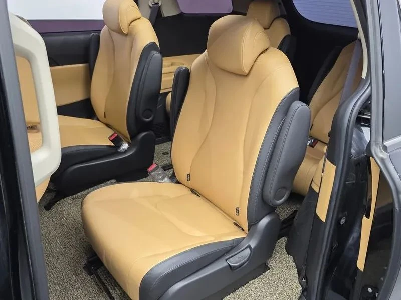 Kia Carnival, снимка 11 - Автомобили и джипове - 56690498