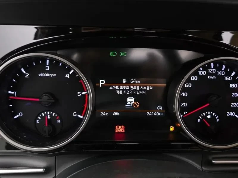 Kia Carnival, снимка 8 - Автомобили и джипове - 56690498