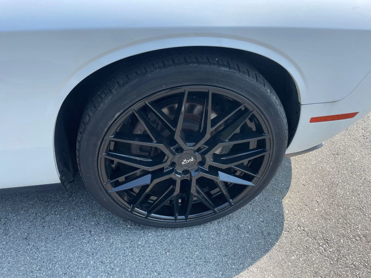 Dodge Challenger SXT PLUS * * CARFAX * * АВТО КРЕДИТ * *  - изображение 6