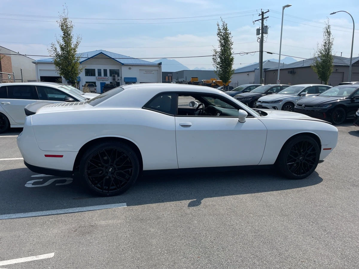 Dodge Challenger SXT PLUS * * CARFAX * * АВТО КРЕДИТ * *  - изображение 4