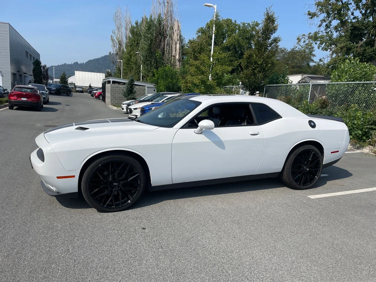 Dodge Challenger SXT PLUS * * CARFAX * * АВТО КРЕДИТ * *  - изображение 3