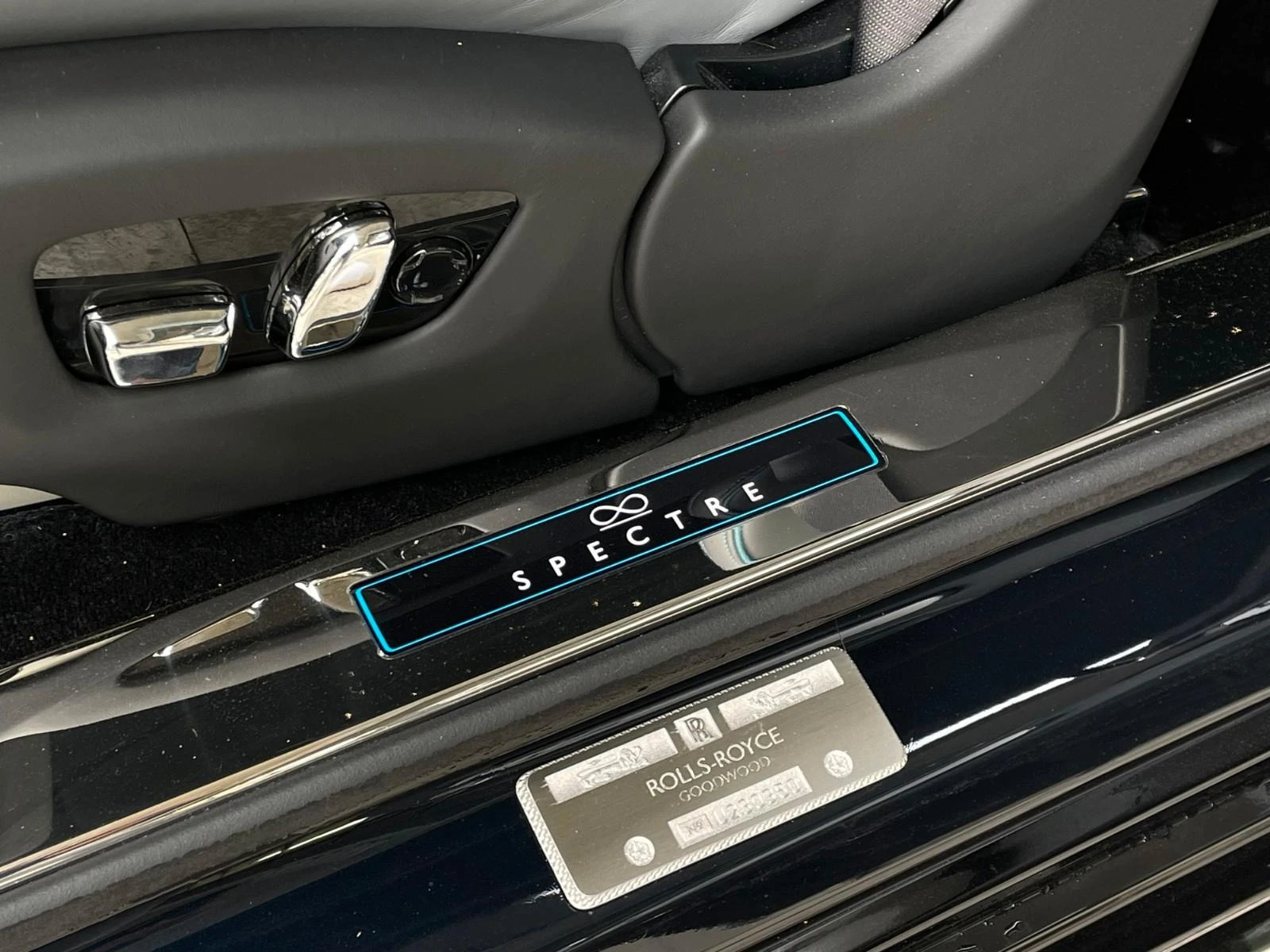 Rolls-Royce Spectre BLACK BADGE/STARLIGHT/SHOOTING STAR/BESPOKE/ | Mobile.bg � ����������� 11