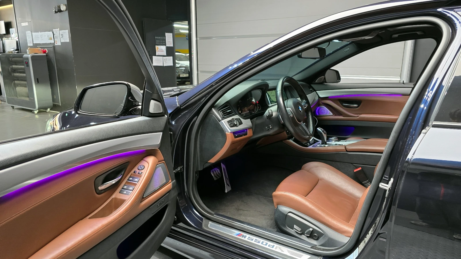 BMW 550 M550d / XDRIVE / BANG&OLUFSEN / AMBIENT, снимка 6 - Автомобили и джипове - 53914268