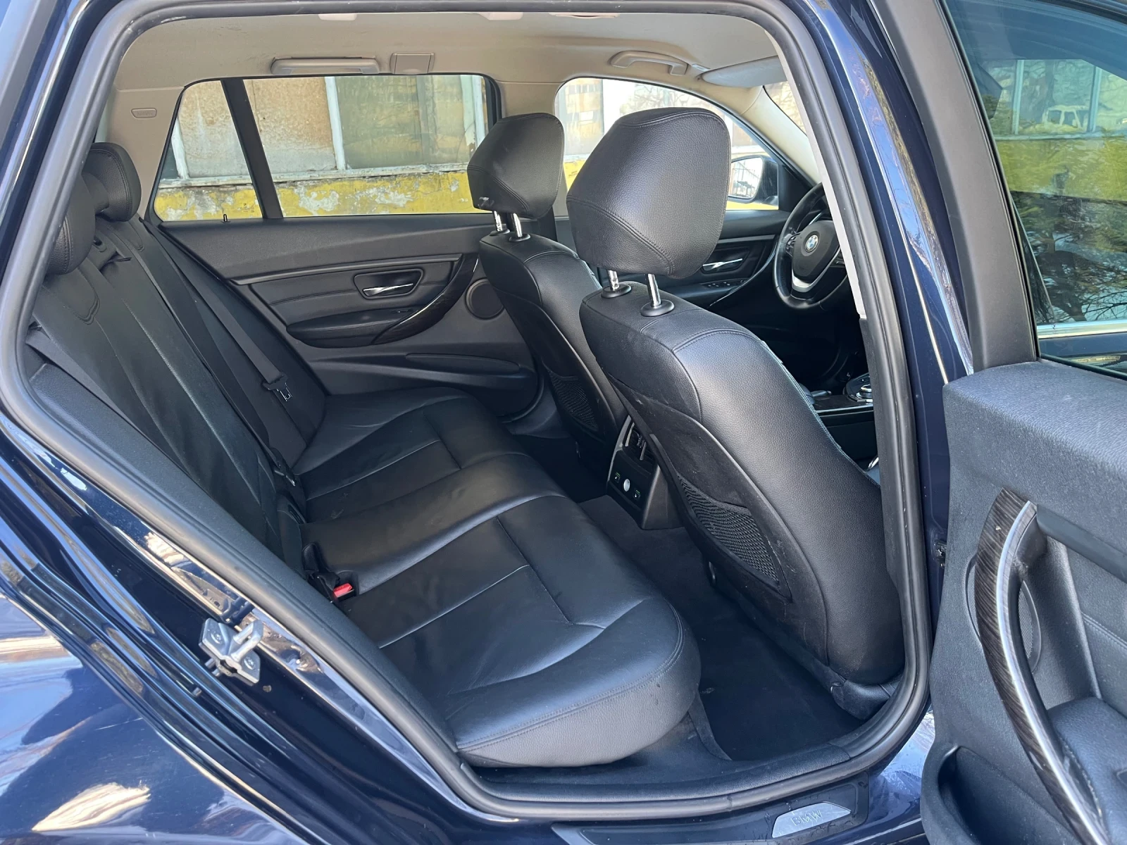 BMW 335 xDrive* ИТАЛИЯ, снимка 11 - Автомобили и джипове - 53952945