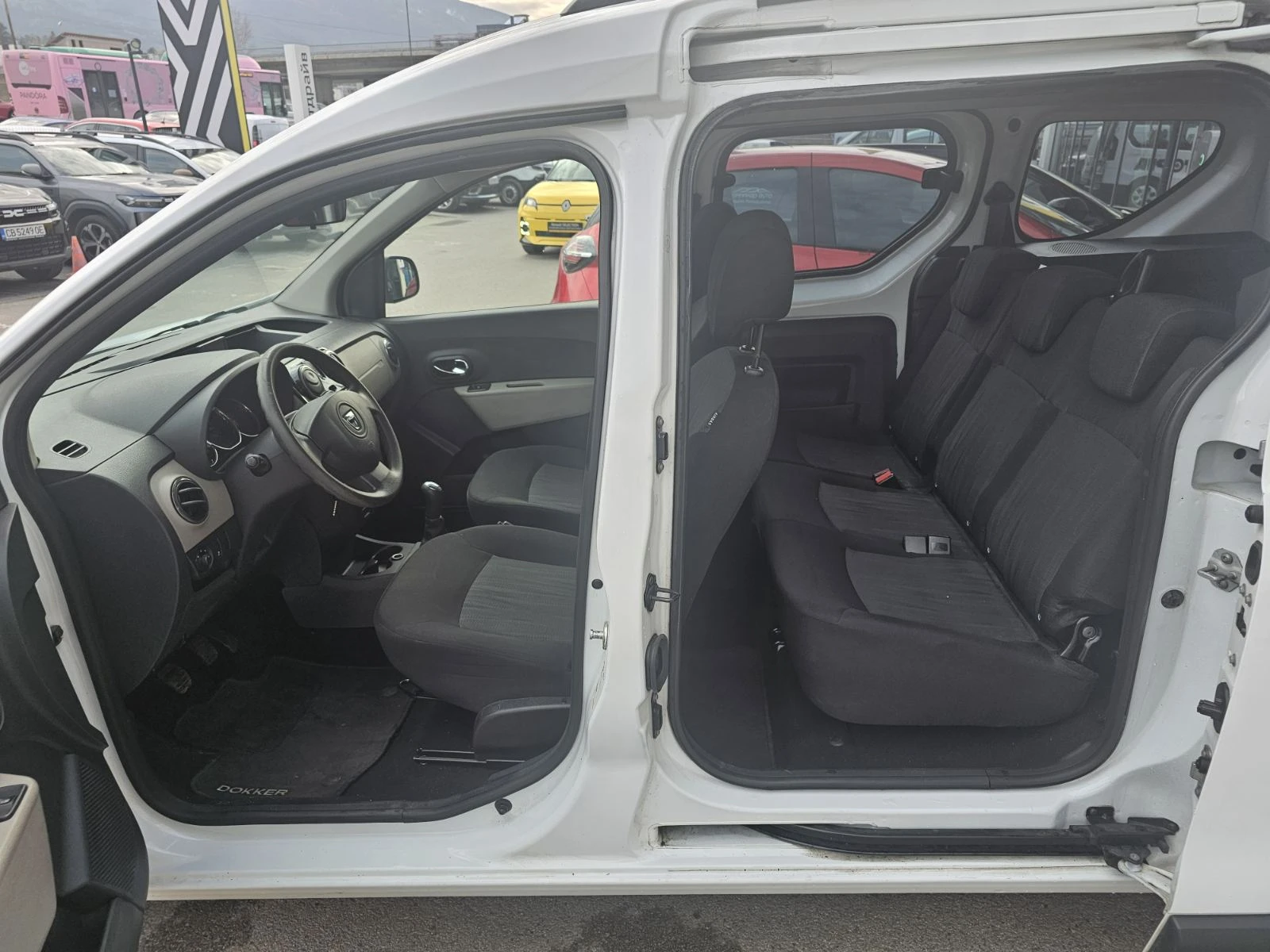 Dacia Dokker dCi 90 к.с. Дизел Stop & Start N1, снимка 12 - Автомобили и джипове - 54123580