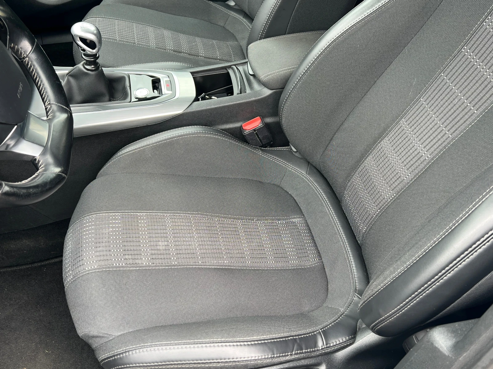 Peugeot 308 1.6 Bluehdi FACELIFT , снимка 10 - Автомобили и джипове - 54165294