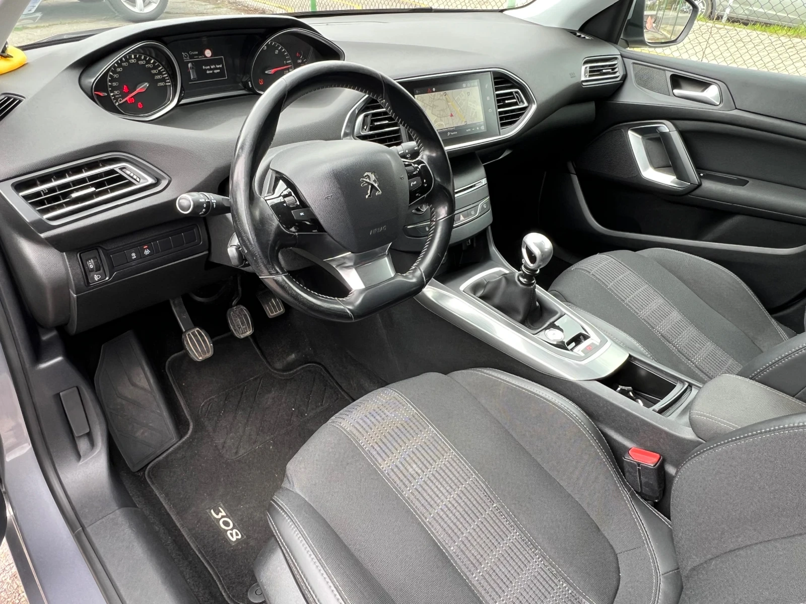 Peugeot 308 1.6 Bluehdi FACELIFT , снимка 7 - Автомобили и джипове - 54165294