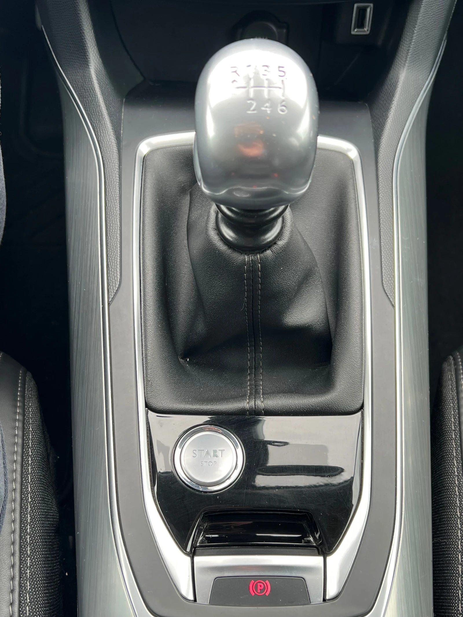 Peugeot 308 1.6 Bluehdi FACELIFT , снимка 14 - Автомобили и джипове - 54165294