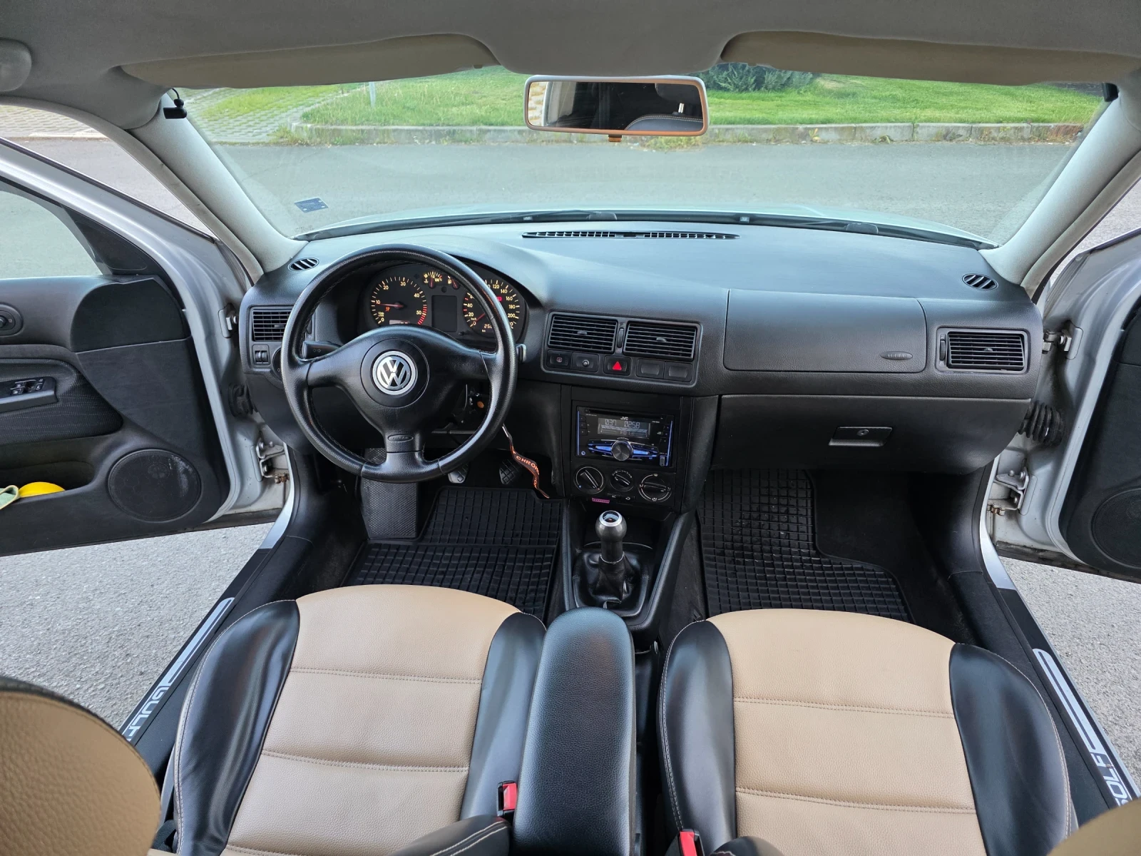 VW Golf 1.9 TDI 110 коня, снимка 12 - Автомобили и джипове - 54430542