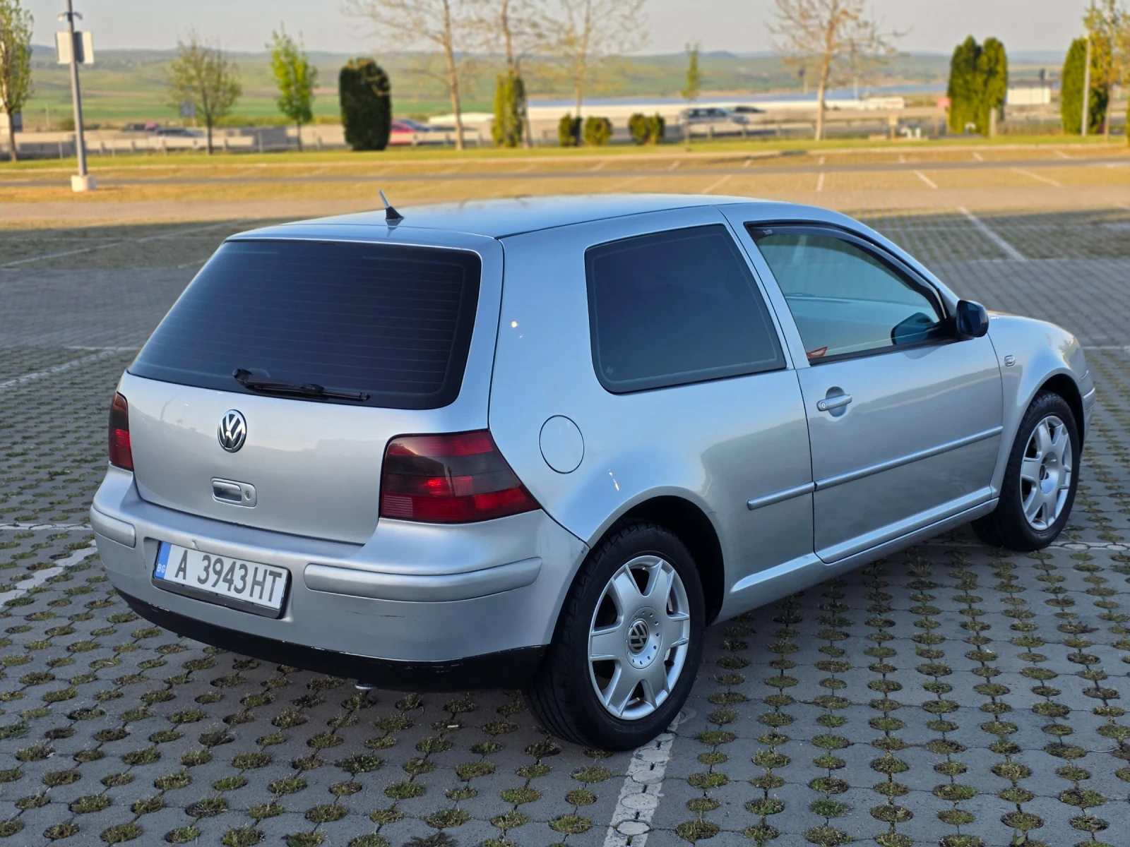 VW Golf 1.9 TDI 110 коня, снимка 4 - Автомобили и джипове - 54430542