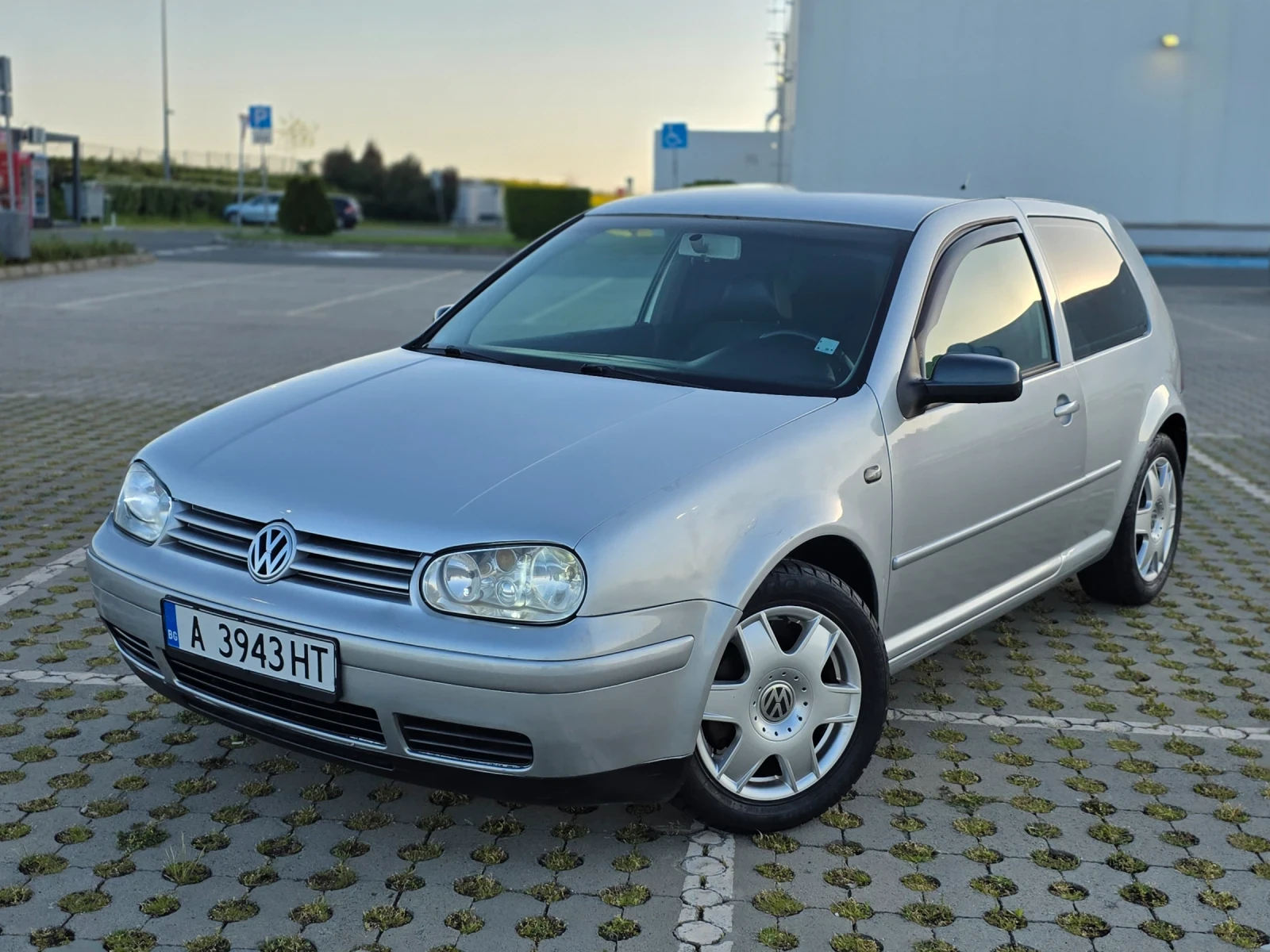 VW Golf 1.9 TDI 110 коня, снимка 6 - Автомобили и джипове - 54430542