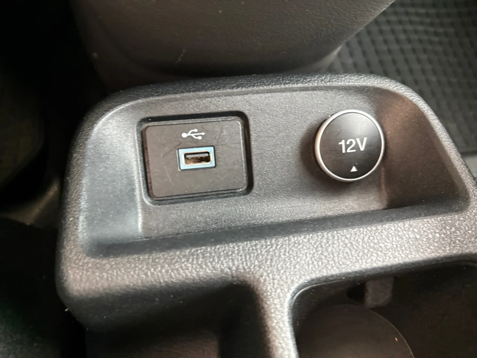 Ford Connect 1.5tdci-Klima-Нави, снимка 15 - Автомобили и джипове - 54631663