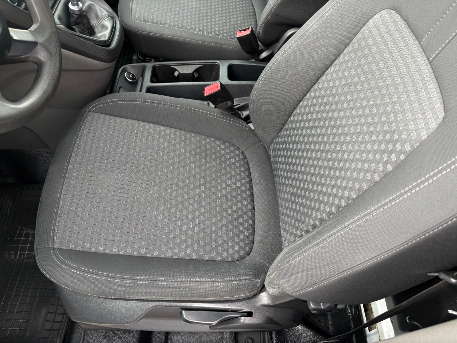 Ford Connect 1.5tdci-Klima-Нави, снимка 13 - Автомобили и джипове - 54631663