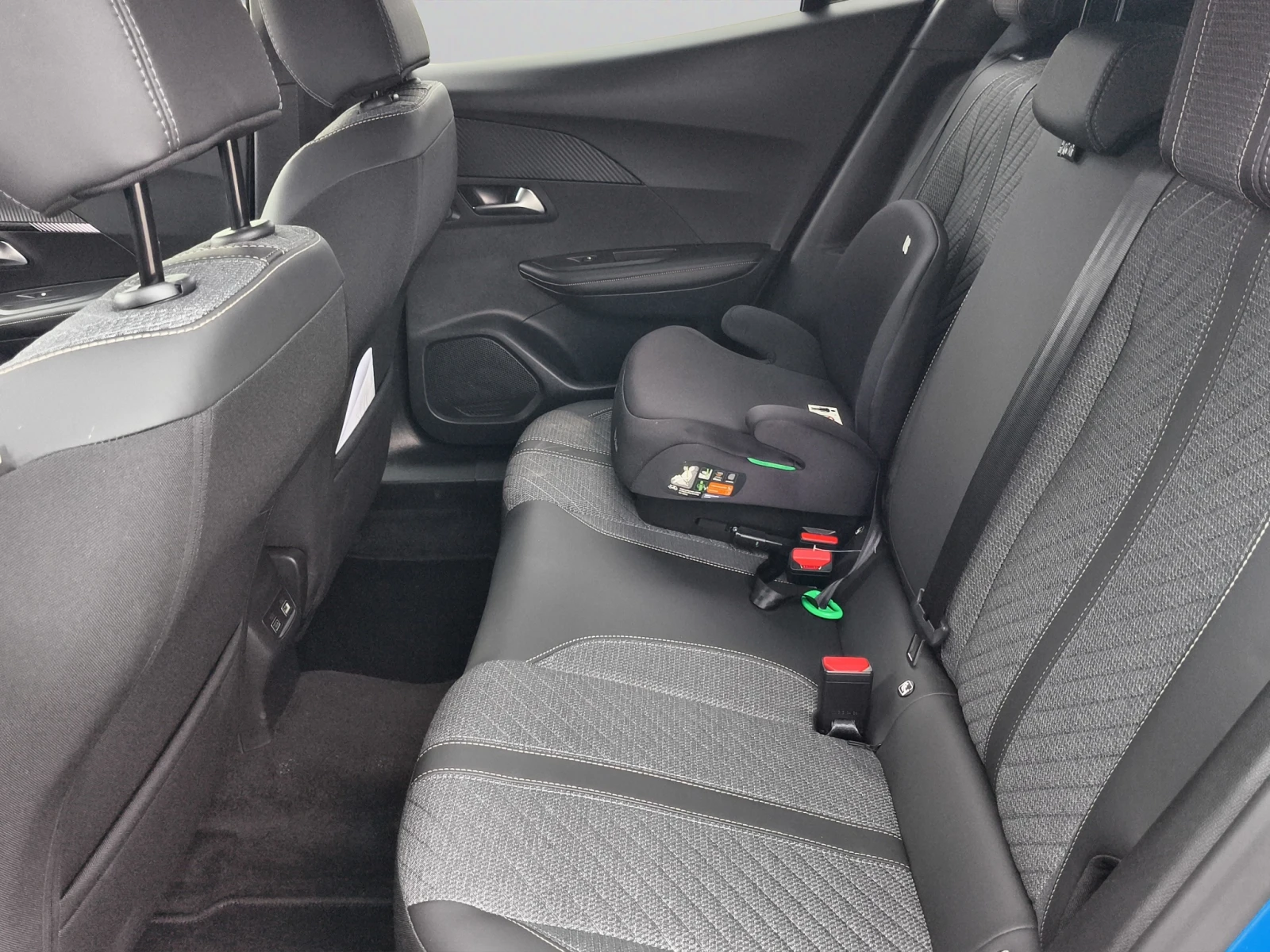 Peugeot 2008 ALLURE 1.2 PureTech 145 HYBRID 48V e-DCS6//2410472, снимка 12 - Автомобили и джипове - 54680288