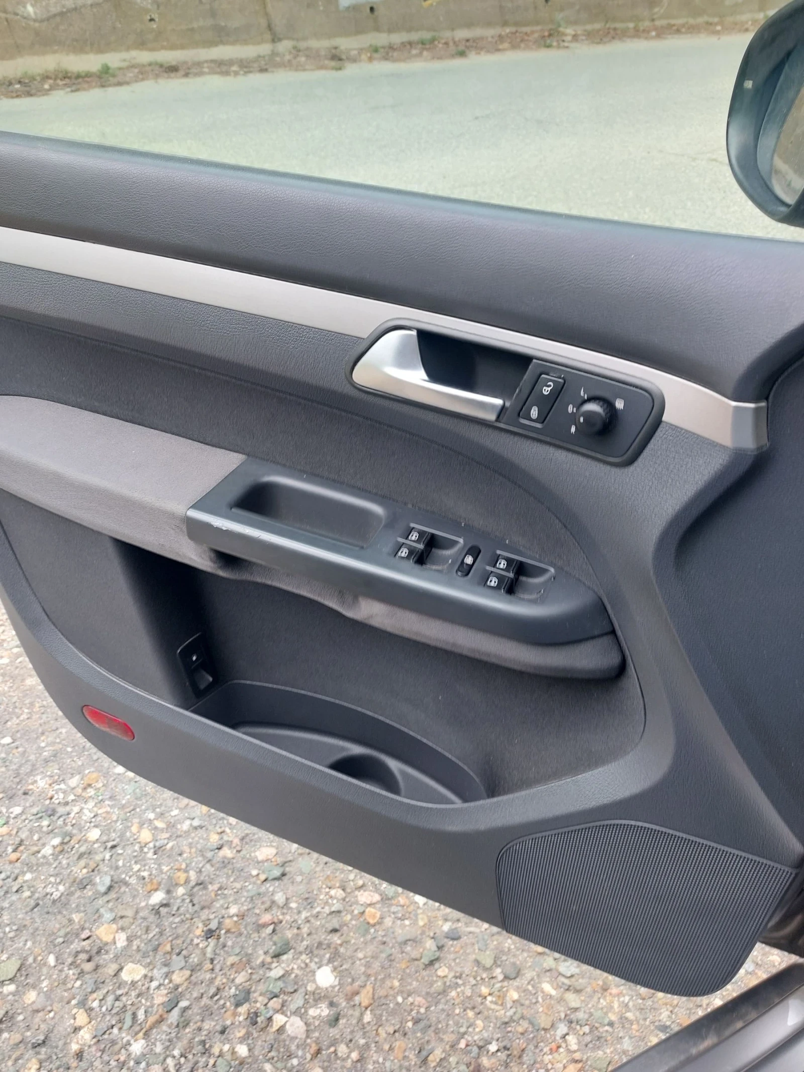 VW Touran 1, 4 tsi AVTOMAT, снимка 7 - Автомобили и джипове - 54691423
