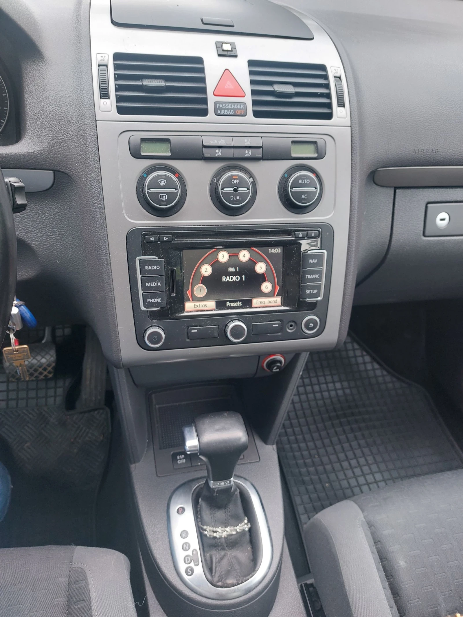 VW Touran 1, 4 tsi AVTOMAT, снимка 10 - Автомобили и джипове - 54691423
