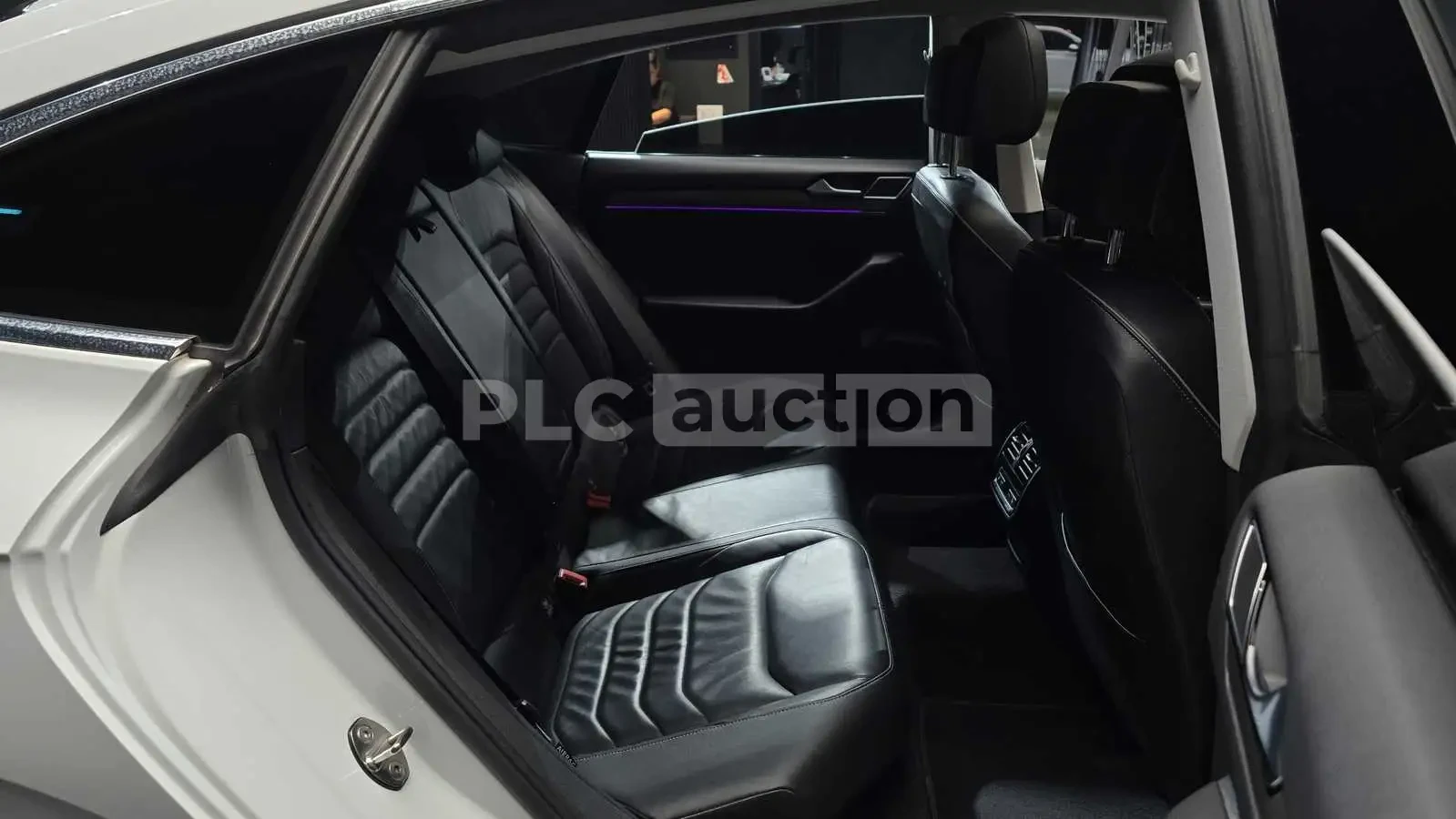 VW Arteon 2.0TDI PRESTIGE! PANO/HEAD-UP/CAM, снимка 11 - Автомобили и джипове - 54965540