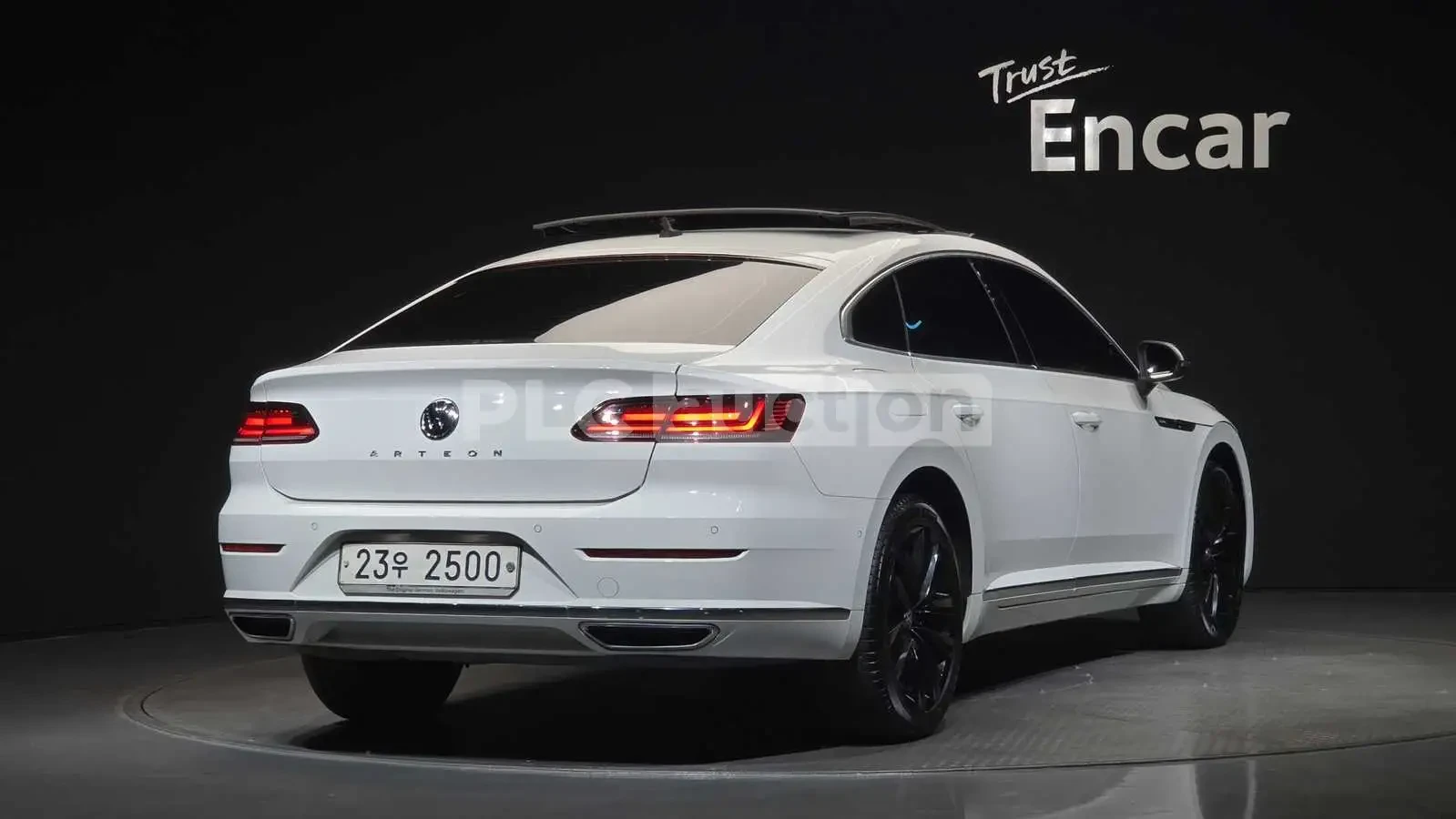 VW Arteon 2.0TDI PRESTIGE! PANO/HEAD-UP/CAM, снимка 2 - Автомобили и джипове - 54965540