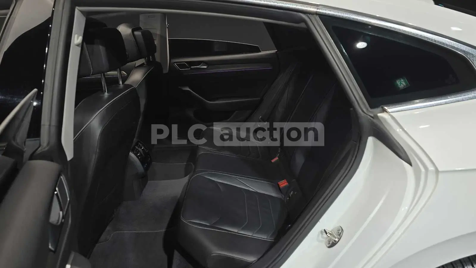 VW Arteon 2.0TDI PRESTIGE! PANO/HEAD-UP/CAM, снимка 10 - Автомобили и джипове - 54965540