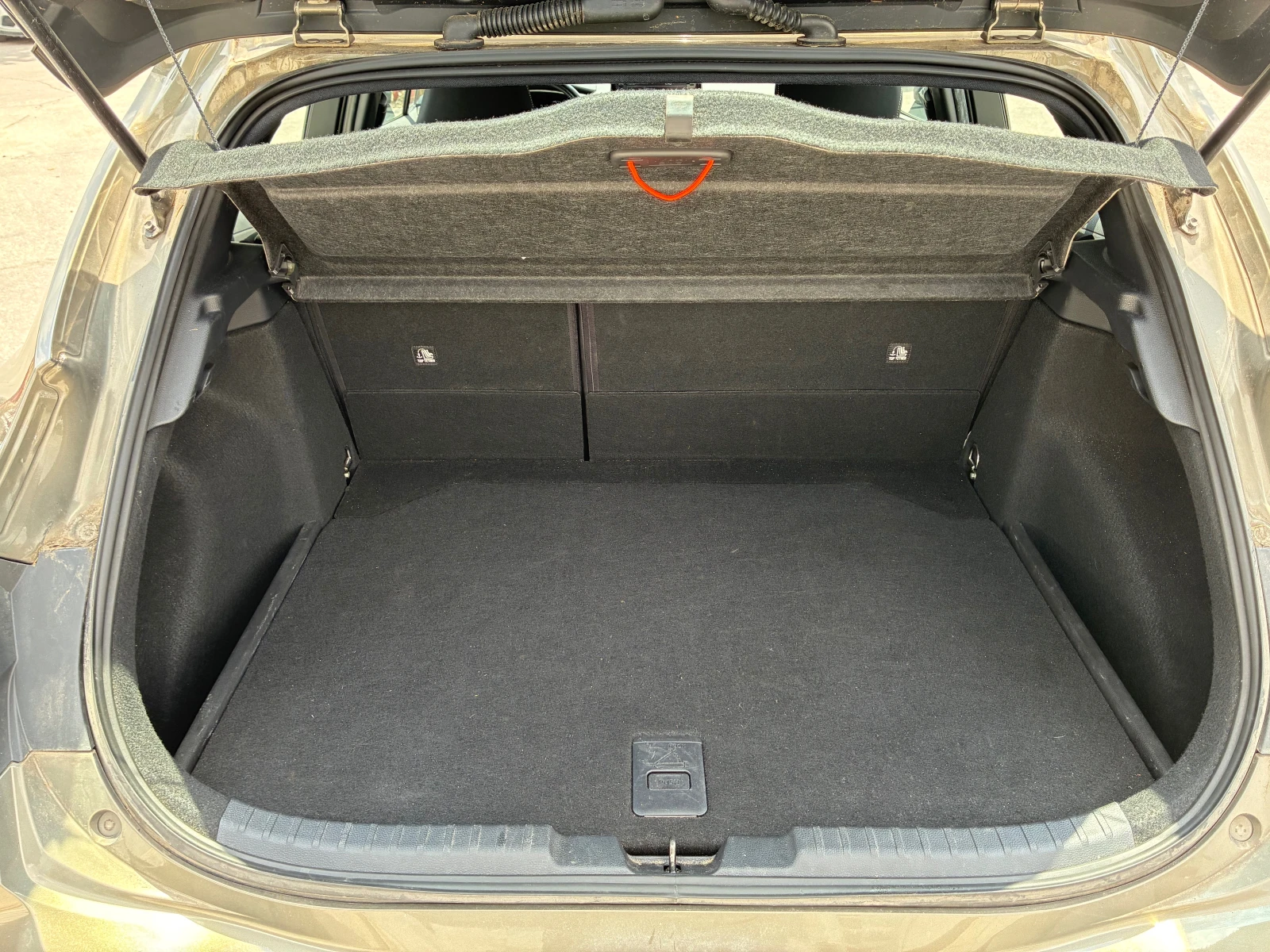 Toyota Corolla 1.8 Hybrid (122 к.с.) | 65 000 км, снимка 15 - Автомобили и джипове - 56183181