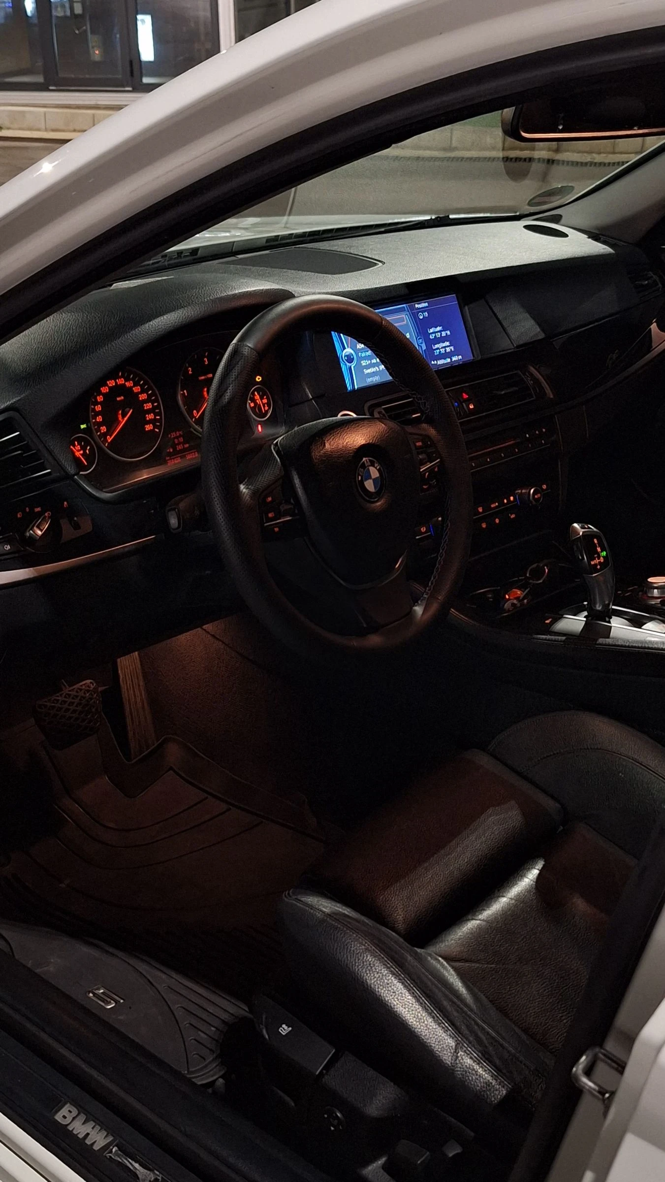 BMW 520, снимка 7 - Автомобили и джипове - 55933038