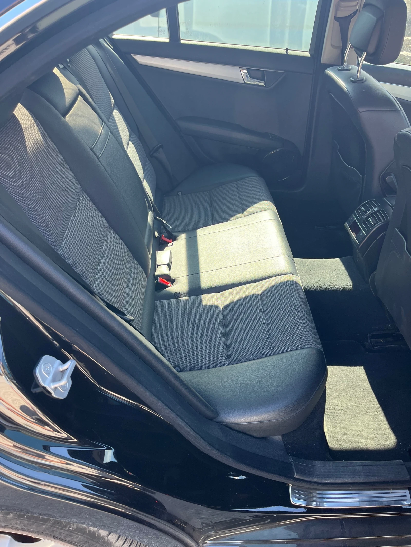 Mercedes-Benz C 220, снимка 8 - Автомобили и джипове - 56193774