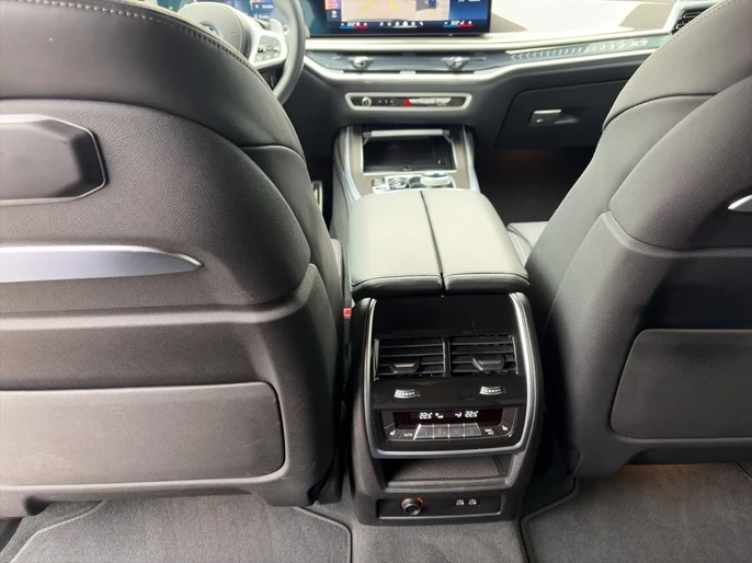 BMW X7 40d xDrive = M-Sport Pro = Гаранция, снимка 13 - Автомобили и джипове - 55434054