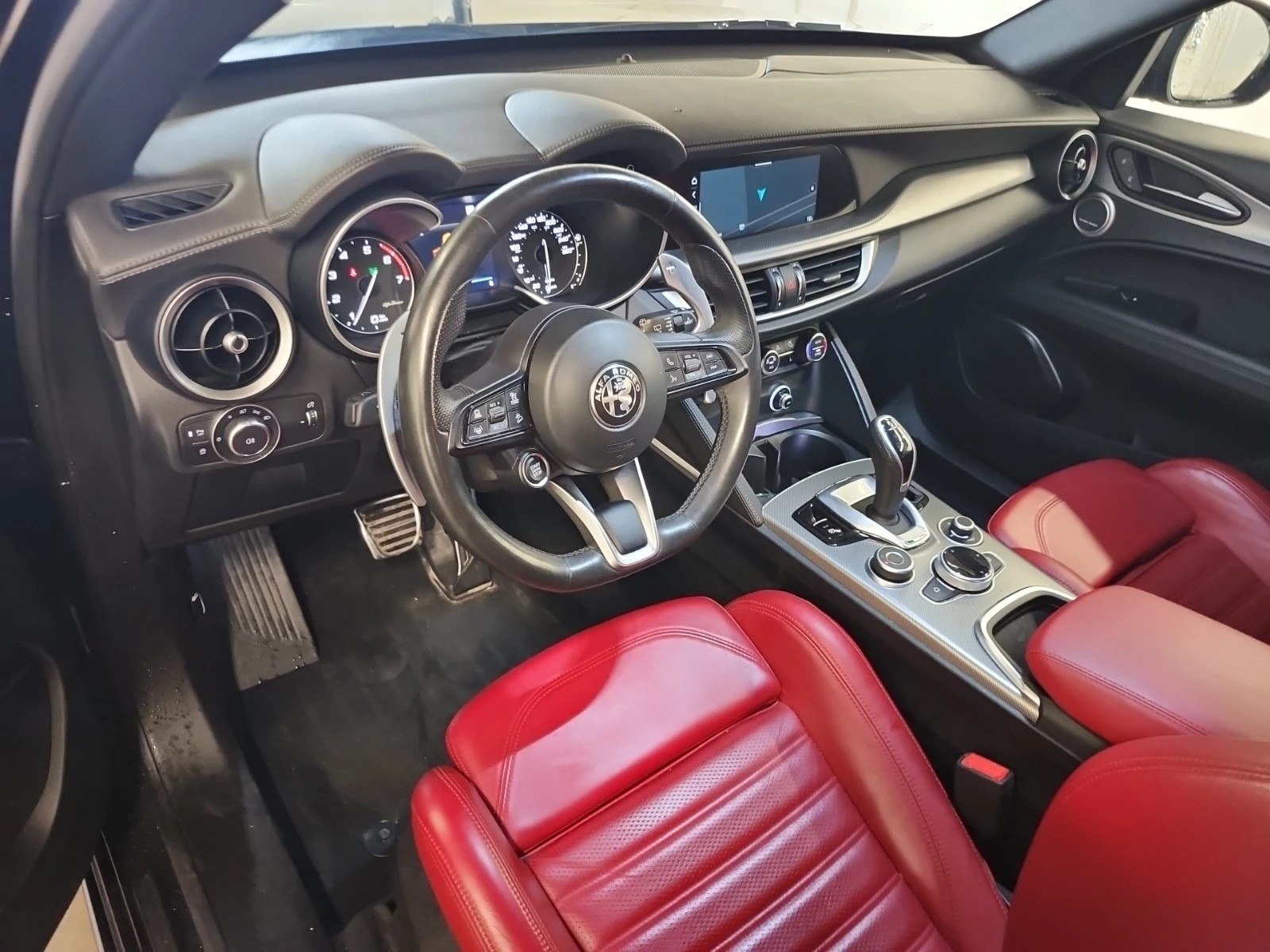 Alfa Romeo Stelvio VELOCE * CARFAX * АвтоКредит * Цена до България*  - изображение 10