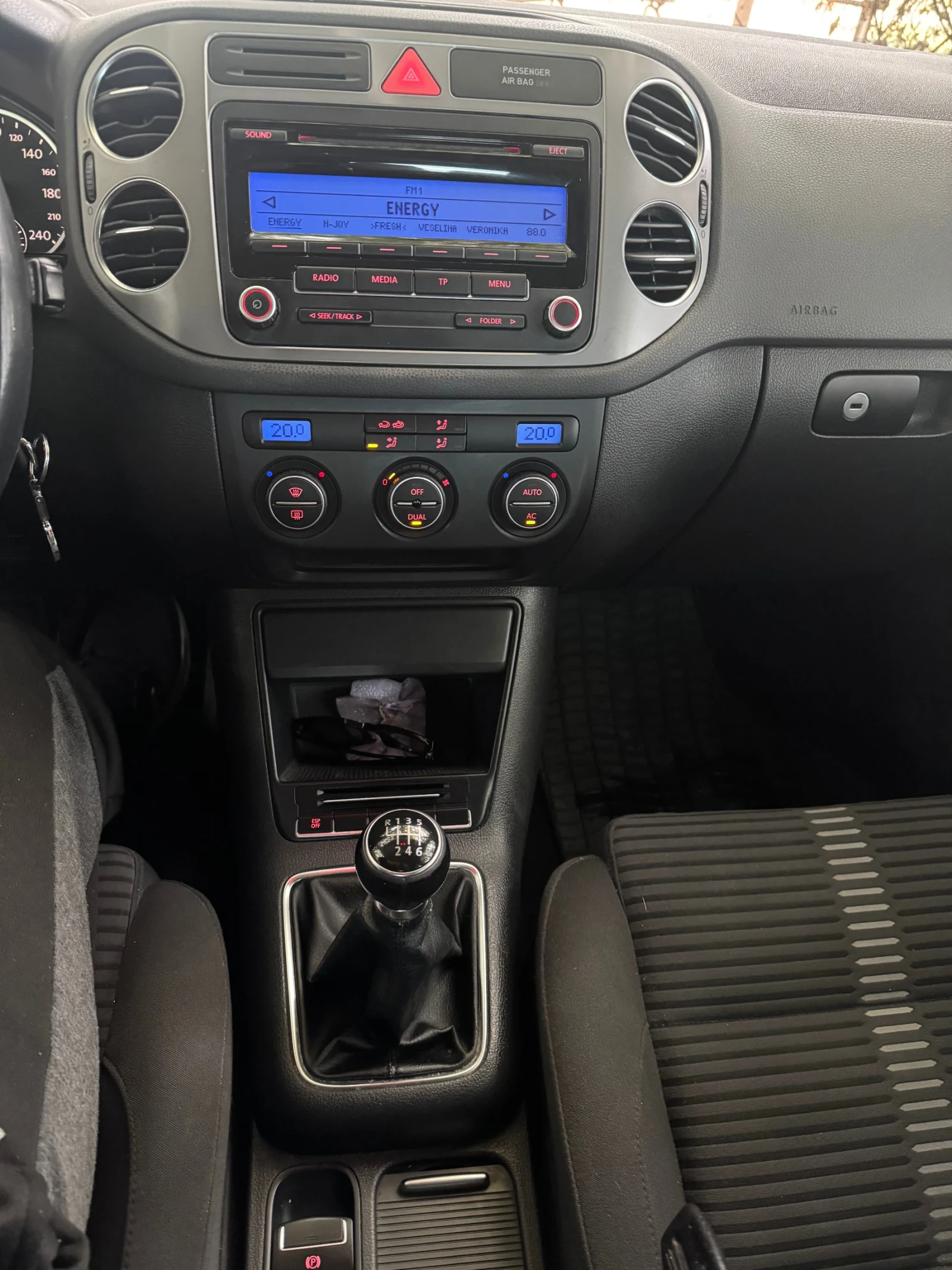 VW Tiguan, снимка 9 - Автомобили и джипове - 52789201