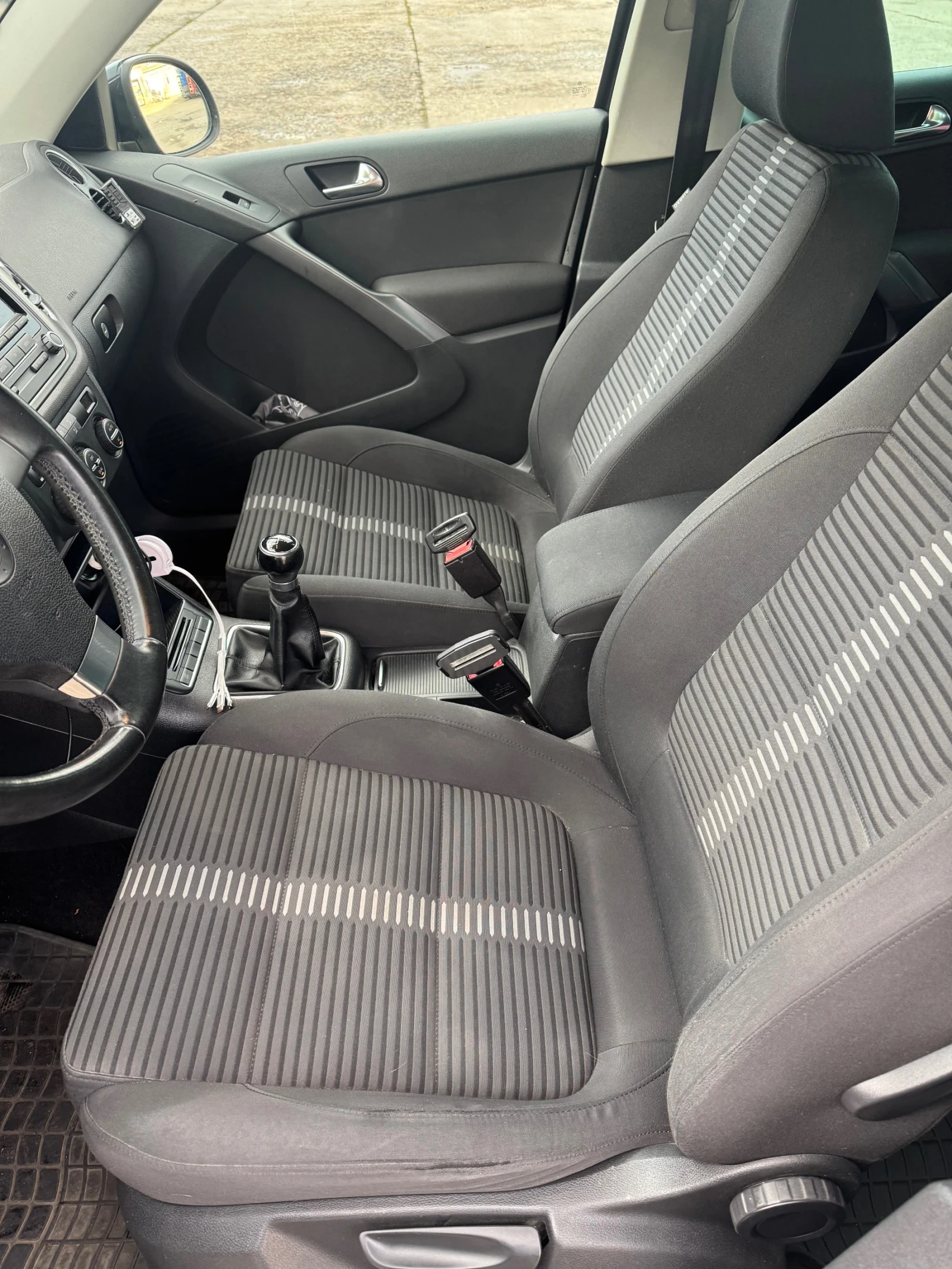 VW Tiguan, снимка 8 - Автомобили и джипове - 52789201