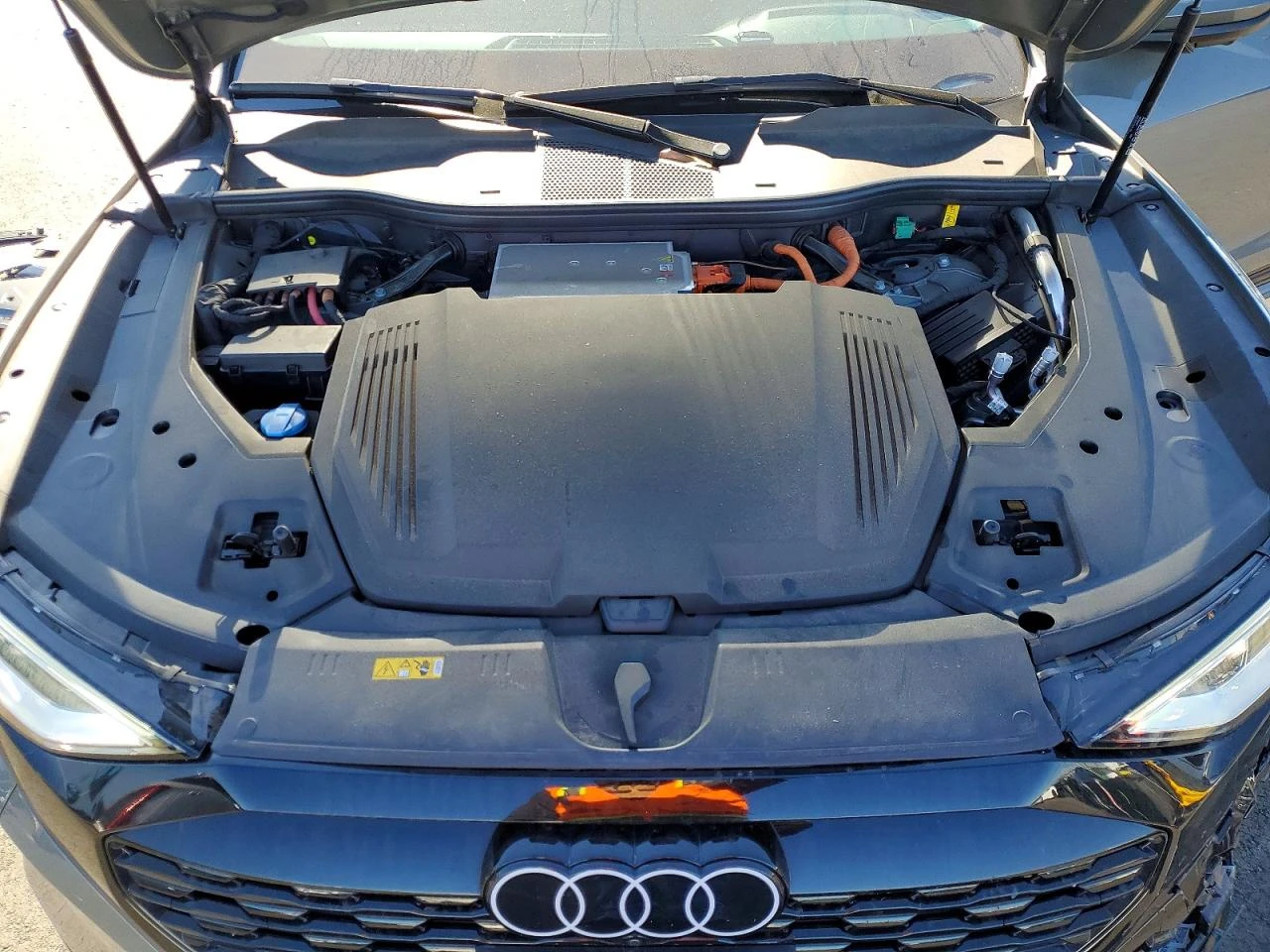Audi Q8 E-Tron Premium Plus, снимка 12 - Автомобили и джипове - 54369904