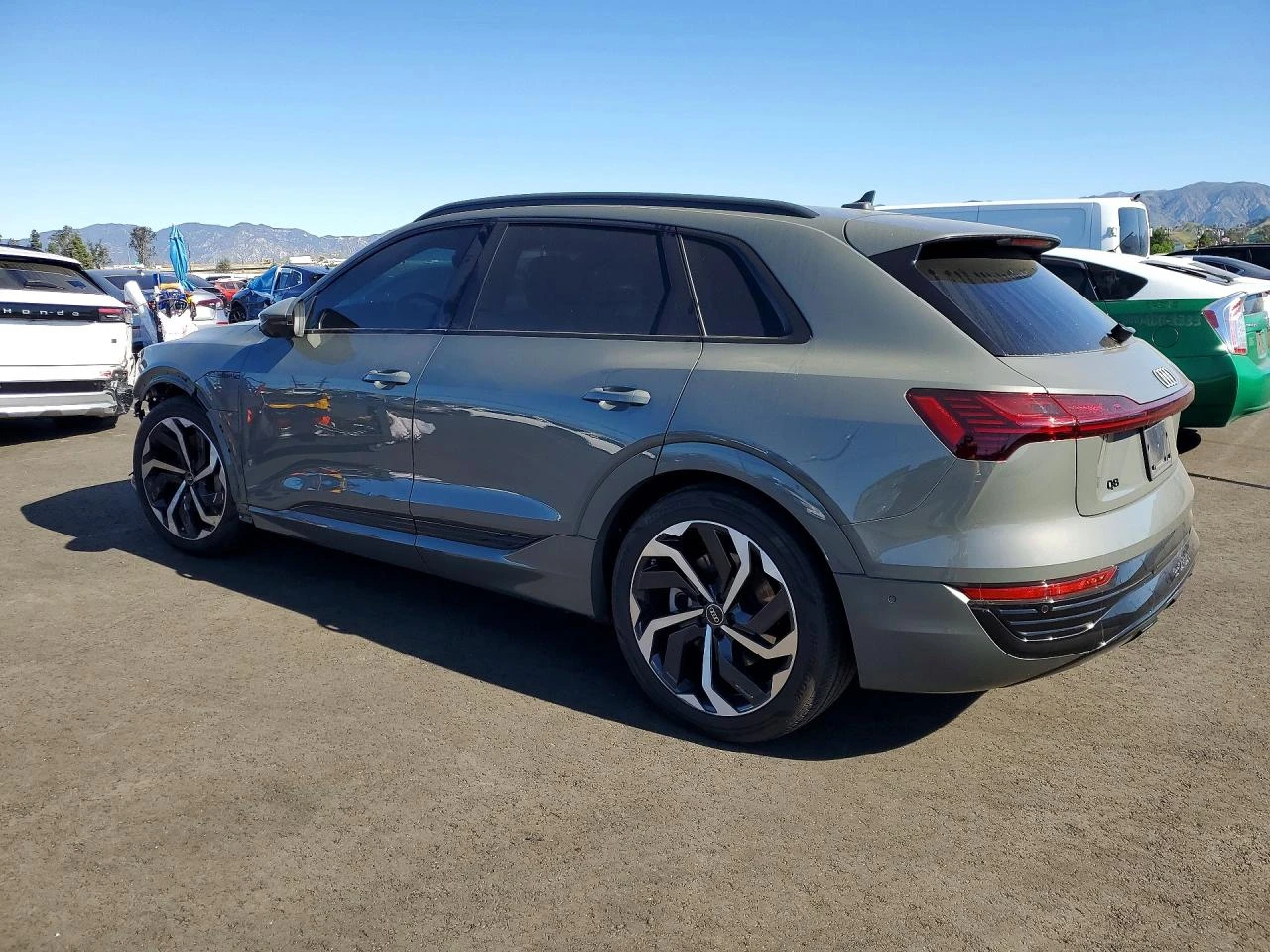 Audi Q8 E-Tron Premium Plus, снимка 2 - Автомобили и джипове - 54369904