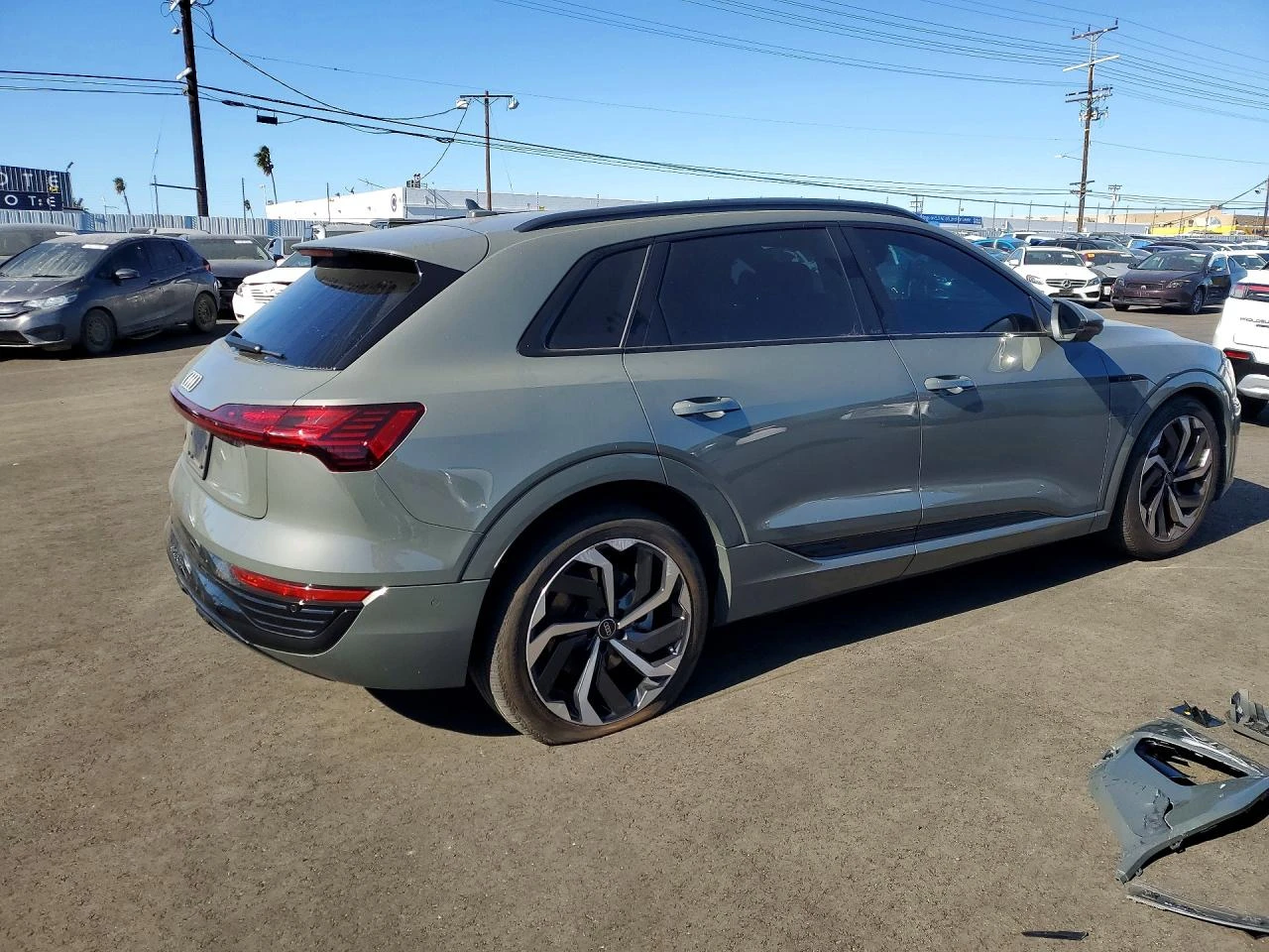 Audi Q8 E-Tron Premium Plus, снимка 3 - Автомобили и джипове - 54369904