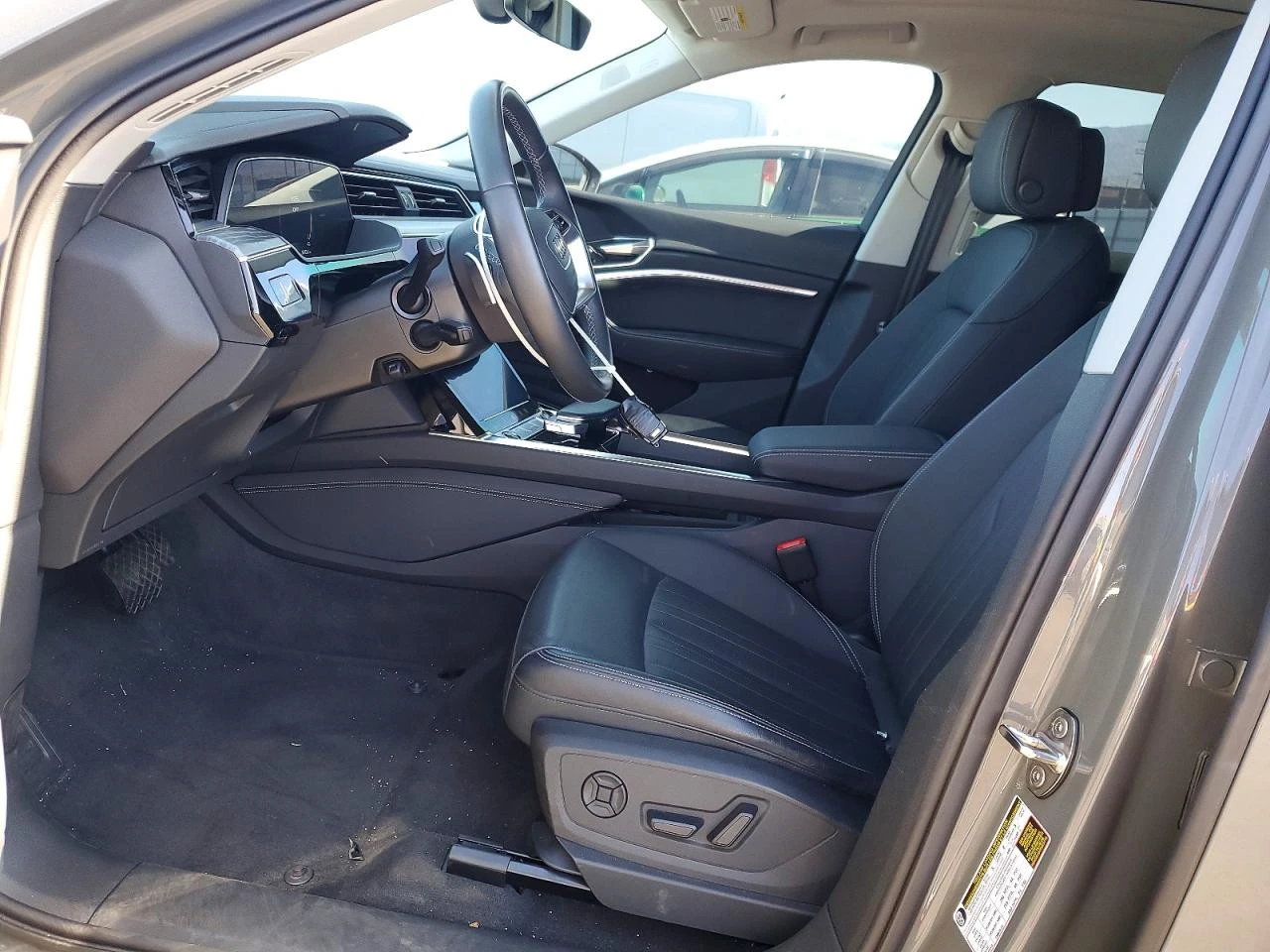 Audi Q8 E-Tron Premium Plus, снимка 7 - Автомобили и джипове - 54369904