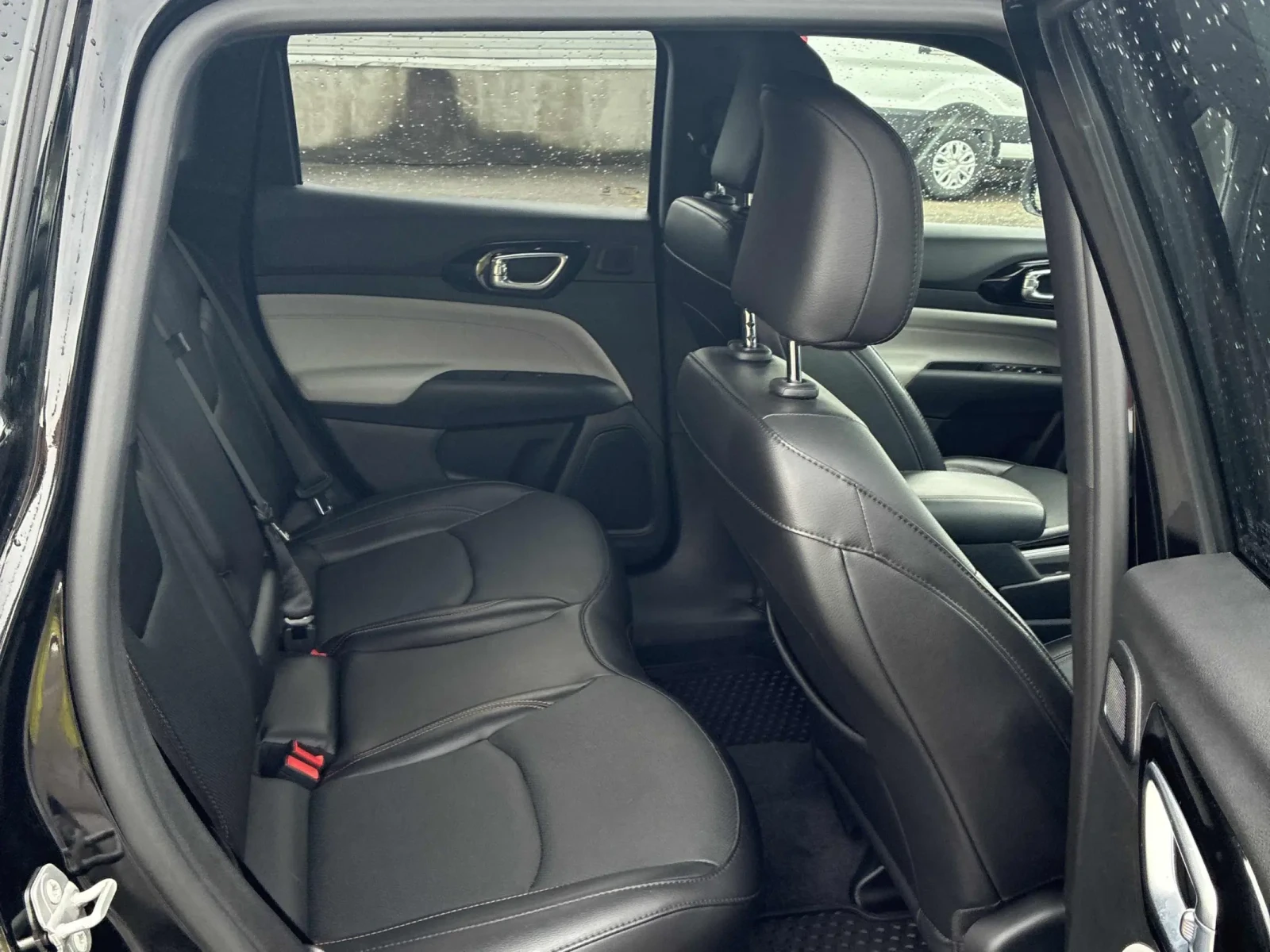 Jeep Compass Limited 4x4 * 2 КЛЮЧА * ПАНОРАМА * CARFAX , снимка 11 - Автомобили и джипове - 54859772