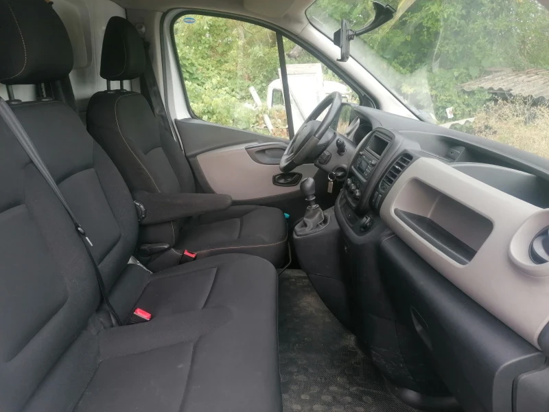 Renault Trafic, снимка 2 - Бусове и автобуси - 47345087