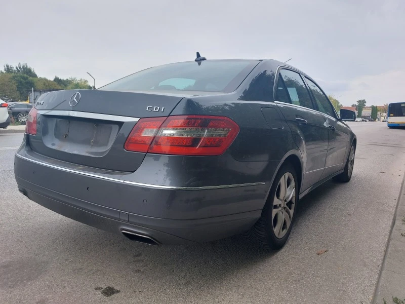 Mercedes-Benz E 220  CDI BlueEFFICIENCY, снимка 11 - Автомобили и джипове - 43680778