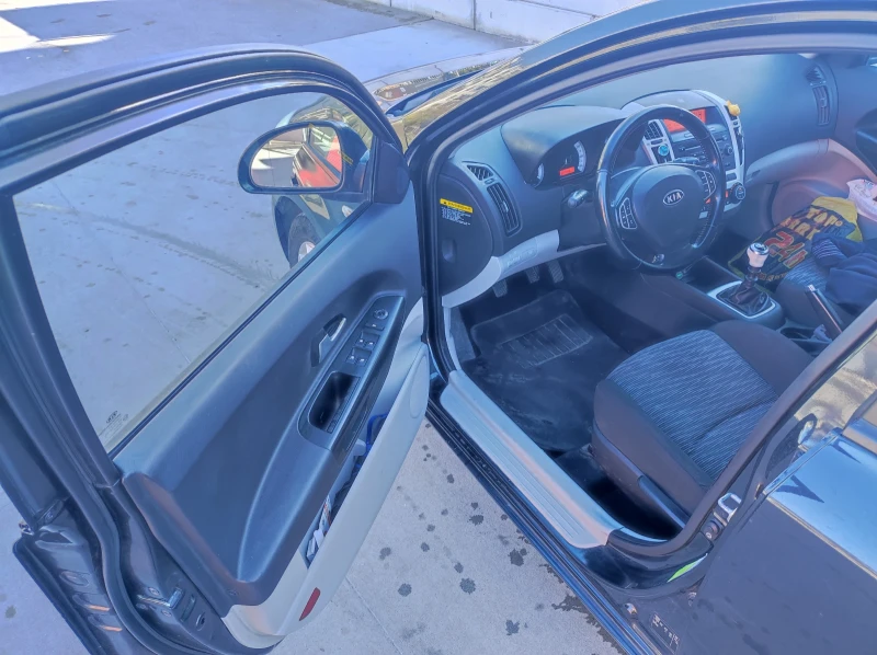 Kia Ceed 1.6, снимка 10 - Автомобили и джипове - 53250406