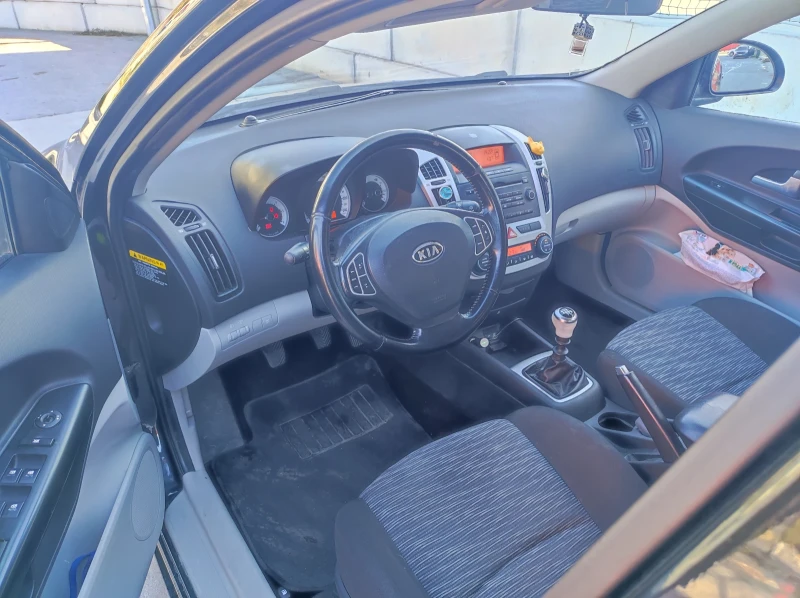 Kia Ceed 1.6, снимка 7 - Автомобили и джипове - 53250406