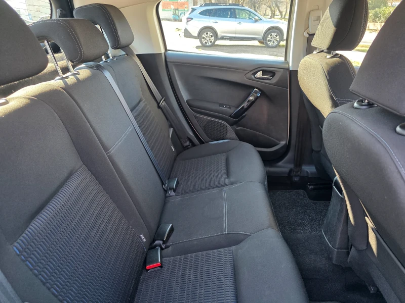 Peugeot 208, снимка 6 - Автомобили и джипове - 52863519