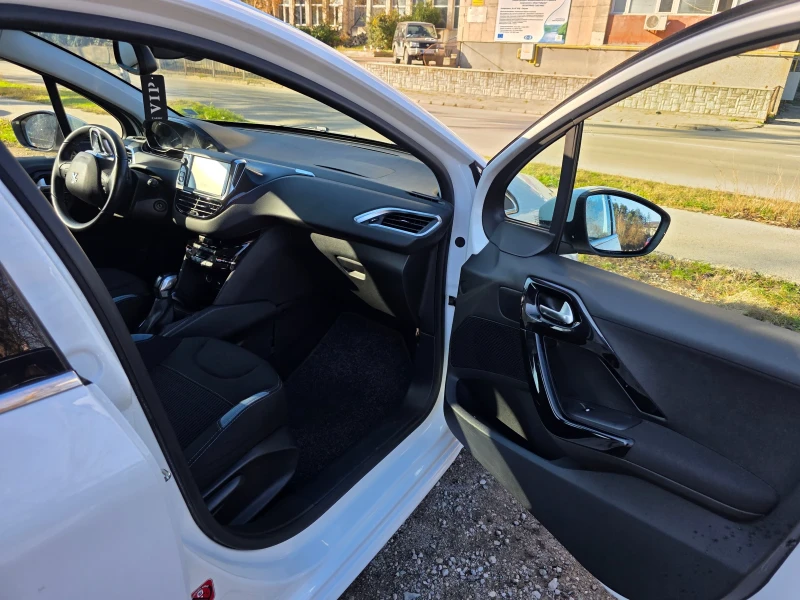 Peugeot 208, снимка 7 - Автомобили и джипове - 52863519