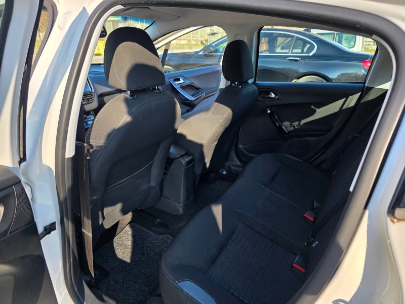 Peugeot 208, снимка 11 - Автомобили и джипове - 52863519