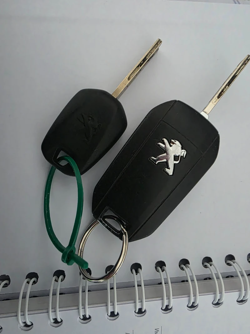 Peugeot 208, снимка 14 - Автомобили и джипове - 52863519