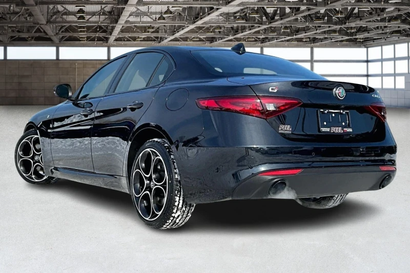 Alfa Romeo Giulia Ti AWD С РЕГИСТРАЦИЯ&АВТО КРЕДИТ, снимка 3 - Автомобили и джипове - 53360506