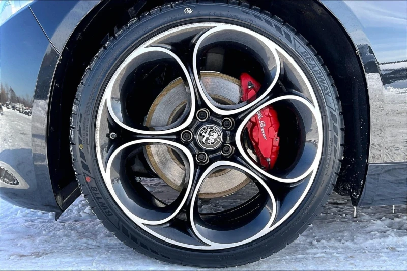 Alfa Romeo Giulia Ti AWD С РЕГИСТРАЦИЯ&АВТО КРЕДИТ, снимка 13 - Автомобили и джипове - 53360506
