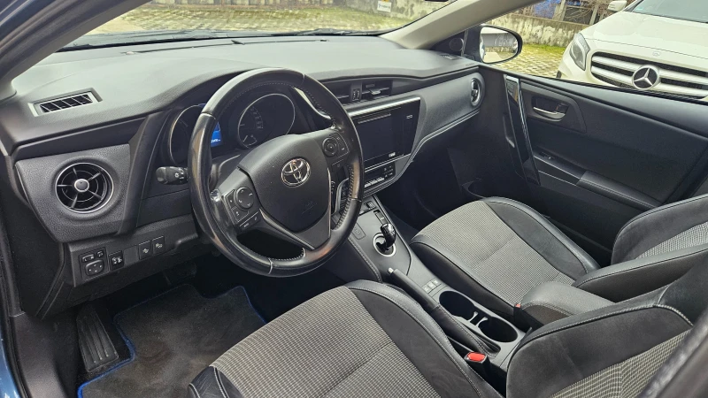 Toyota Auris, снимка 6 - Автомобили и джипове - 53593633