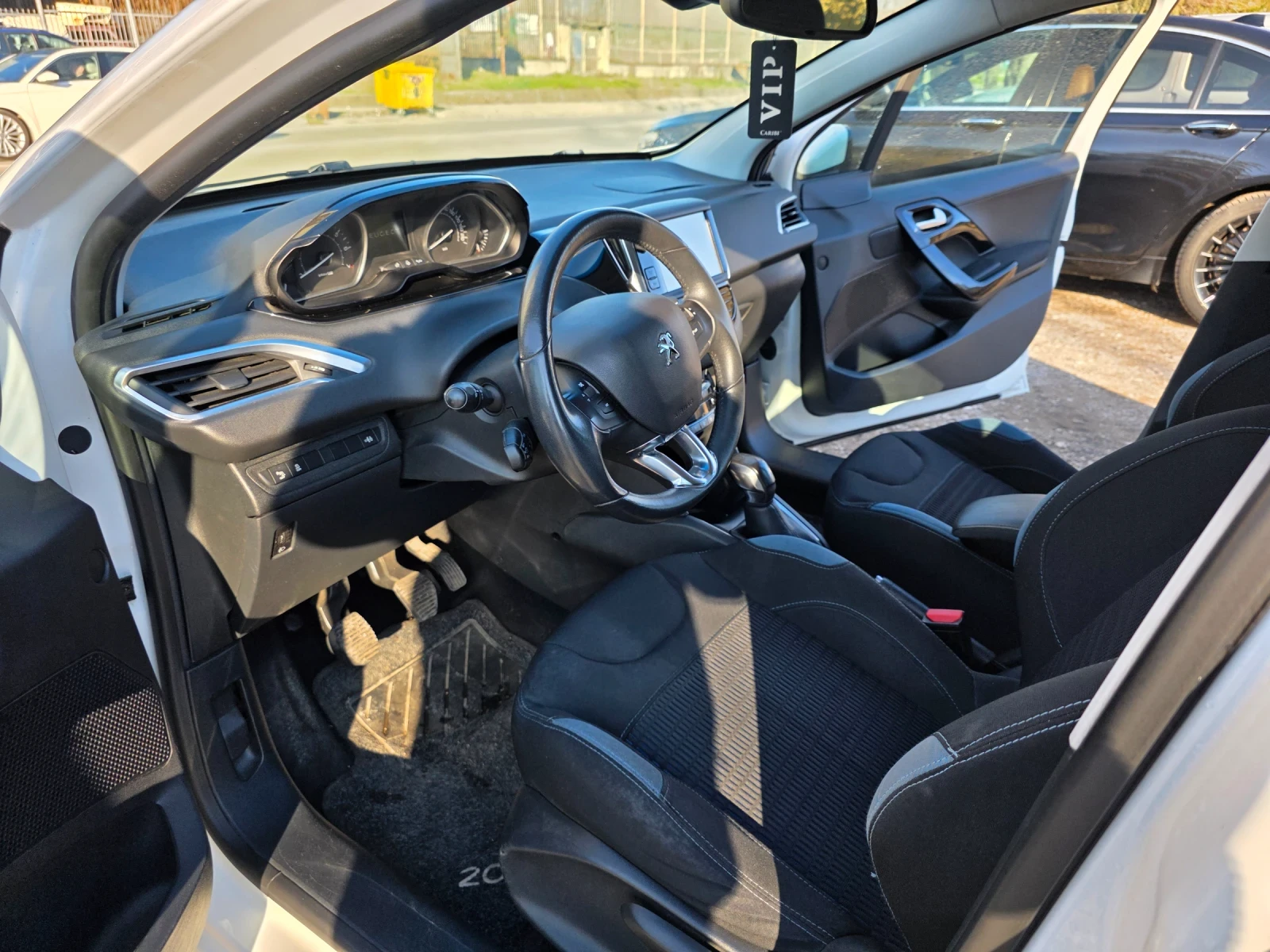 Peugeot 208  - изображение 10