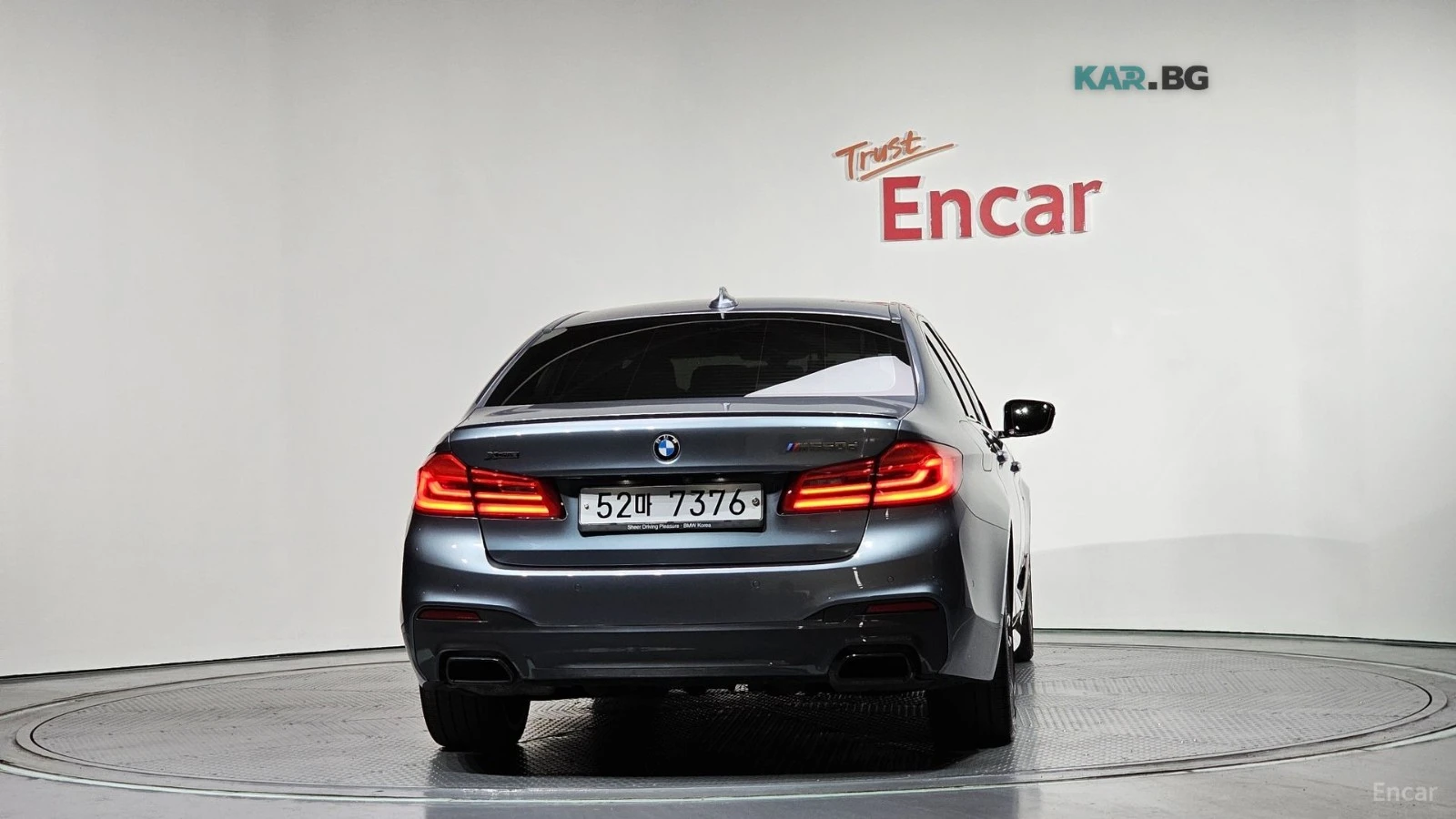BMW 550 d / M PKG / XDRIVE / DISTRONIC / BOWERS / ОБДУХ , снимка 4 - Автомобили и джипове - 54766230