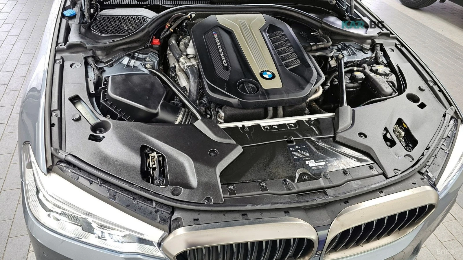 BMW 550 d / M PKG / XDRIVE / DISTRONIC / BOWERS / ОБДУХ , снимка 6 - Автомобили и джипове - 54766230