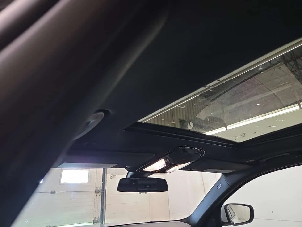 BMW 330  330I XDRIVE / M-PACK / ЦЕНА ДО БЪЛГАРИЯ / 2 КЛЮЧА, снимка 14 - Автомобили и джипове - 55301371